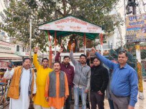 व्यापारियों ने सुभाष चंद्र बोस की प्रतिमा पर माल्यार्पण कर मनाया जन्मदिन