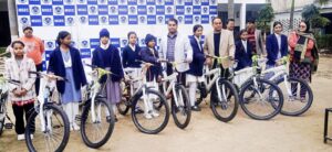 मदर सुहाग एजुकेशन सेंटर  के 126 छात्र-छात्राओं को मिली साइकिलें, खिले चेहरे