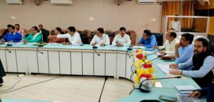 गंगा घाटों की सफाई व कूड़ा उठान में लापरवाही पर सख्त हुए सीडीओ, कई सचिवों का वेतन रोकने के निर्देश