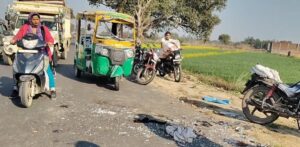 तेज रफ्तार ऑटो और बाइक की जोरदार टक्कर, 6 घायल