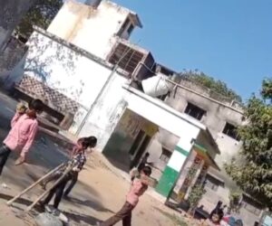 शिक्षा व्यवस्था को शर्मसार करने वाली वीडियो वायरल, छात्रों से कराई जा रही मजदूरी