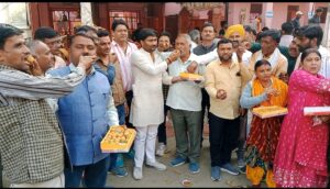 योगी आदित्यनाथ की घोषणा से शिक्षामित्रों में खुशी की लहर