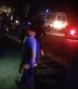 आमने-सामने भिड़ीं दो बाइक, तीन की मौत, दो गंभीर