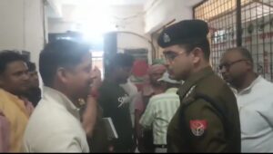 शिक्षा मित्र-बीएलओ ने स्कूल में लगाई फांसी, छुट्टी न मिलने का आरोप, बेटी की शादी 8 मार्च को