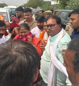 साध्वी निरंजन ज्योति के प्रथम फतेहपुर आगमन पर जोरदार स्वागत, बोलीं जनपद के विकास को देंगी प्राथमिकता