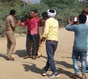 पुलिस ने निर्माण रुकवाया तो पीड़ित ने की आत्महत्या की कोशिश