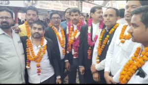 बार एसोसिएशन चुनाव नामांकन के पहले दिन जुलूस के साथ प्रत्याशियों ने दिखाया शक्ति प्रदर्शन