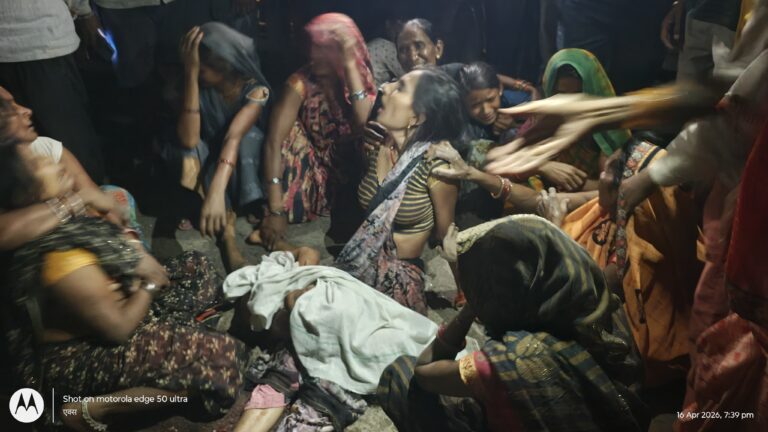 तेज रफ्तार ट्रक ने ली दो मासूमों की जान, गुस्साए ग्रामीणों ने सड़क किया जाम