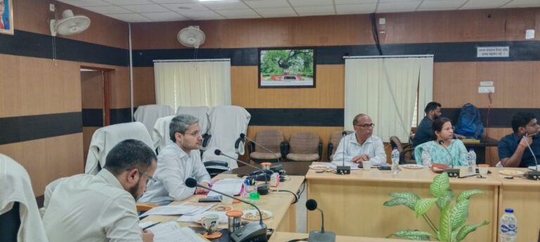 पोषण वितरण में लापरवाही पर सख्त DM, धीमी प्रगति पर वेतन रोकने के निर्देश