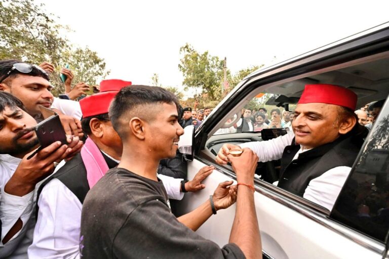 चाय की दुकान और अखिलेश यादव