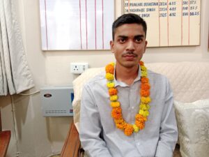 मोटर मैकेनिक का बेटा बना लेफ्टिनेंट