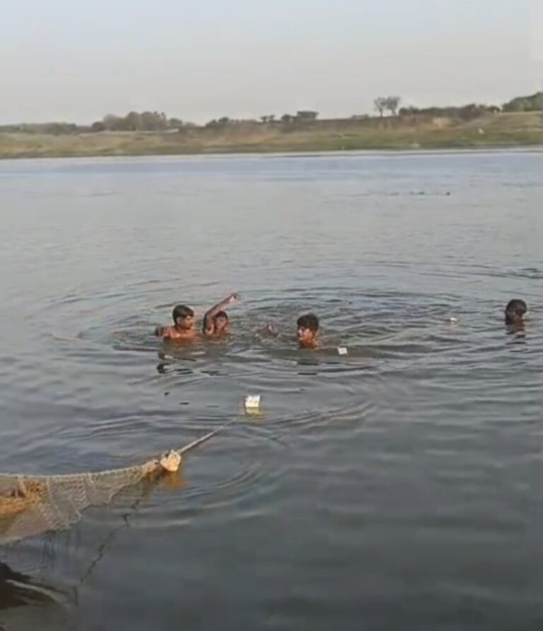 यमुना में नहाने गए 6 युवकों में एक की डूबकर मौत