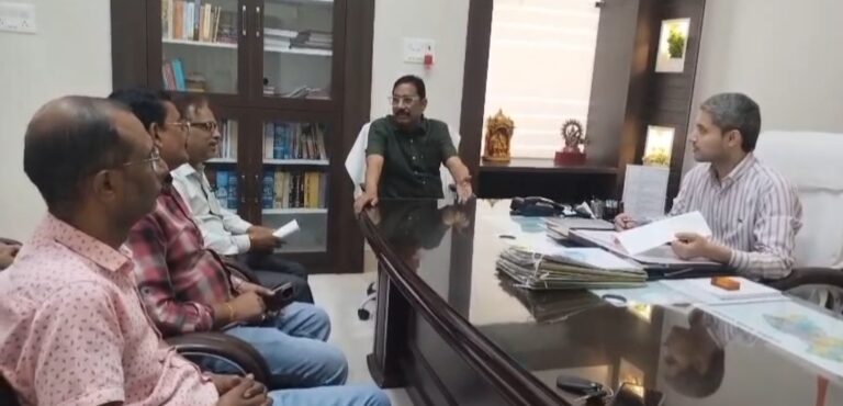 सत्ताधारी सभासद ने बेची प्रेस क्लब की जमीन, डीएम के आदेश पर निर्माण रुका