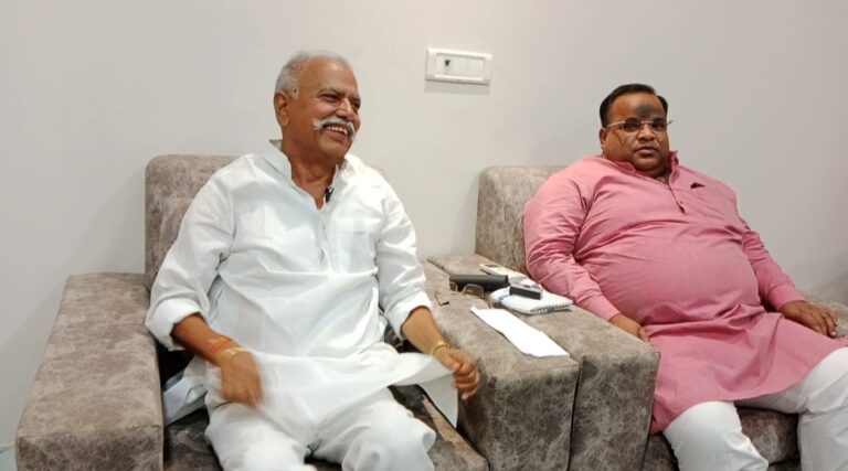 अखिलेश के आरोपों पर धुन्नी सिंह का पलटवार, मानहानि नोटिस की चेतावनी