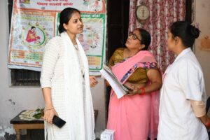ग्राम स्वास्थ्य पोषण दिवस का डीएम ने किया औचक निरीक्षण 