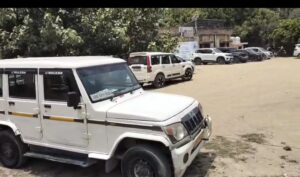 समाधान दिवस में वाहनों का काफिला, पीएम-सीएम की अपील का उड़ाया मजाक!!