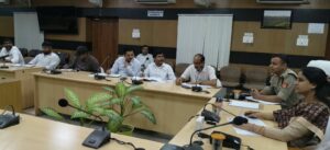 यातायात नियमों का उल्लंघन करने वालों पर कार्रवाई के निर्देशडीएम,एसपी ने सड़क सुरक्षा की बैठक में यातायात नियमों को लेकर अभियान चलाने को कहा