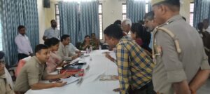 सम्पूर्ण समाधान दिवस में डीएम, एसपी ने सुनीं जन समस्याएं-86 शिकायतों में 13का मौके पर निस्तारण
