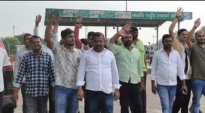 जिंदपुर टोल प्लाजा पर अवैध वसूली के आरोप में मोटर मालिकों का हंगामा