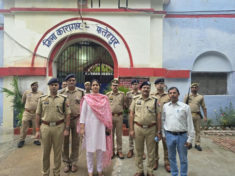 डीएम ने जिला कारागार का किया औचक निरीक्षण