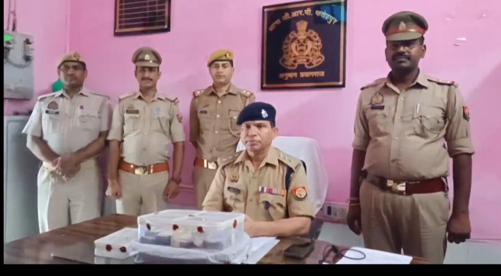 ट्रेन में चोरी हुआ बैग, जीआरपी ने आउटर से किया बरामद