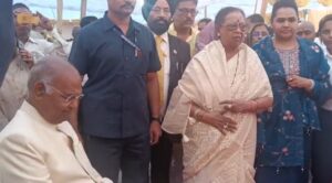तेरहवीं संस्कार में पहुंचे पूर्व राष्ट्रपति रामनाथ कोविंद, दिवंगत दंपती को दी श्रद्धांजलि