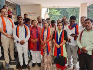 बारिश से फसलों को नुकसान, मुआवजे की मांग को लेकर अपना दल (एस) ने सौंपा ज्ञापन