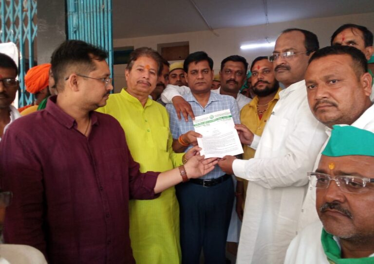 गन्ने का मूल्य ₹500 प्रति क्विंटल करने एवं आलू किसानों की समस्याओं को लेकर भाकियू ने किया प्रदर्शन 