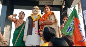 भाजपा महिला मोर्चा की क्षेत्रीय अध्यक्ष मोना शुक्ला का जगह-जगह भव्य स्वागत