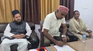 मदरसा बंद मिलने पर आयोग सदस्य ने नाराजगी जता मांगा स्पष्टीकरण